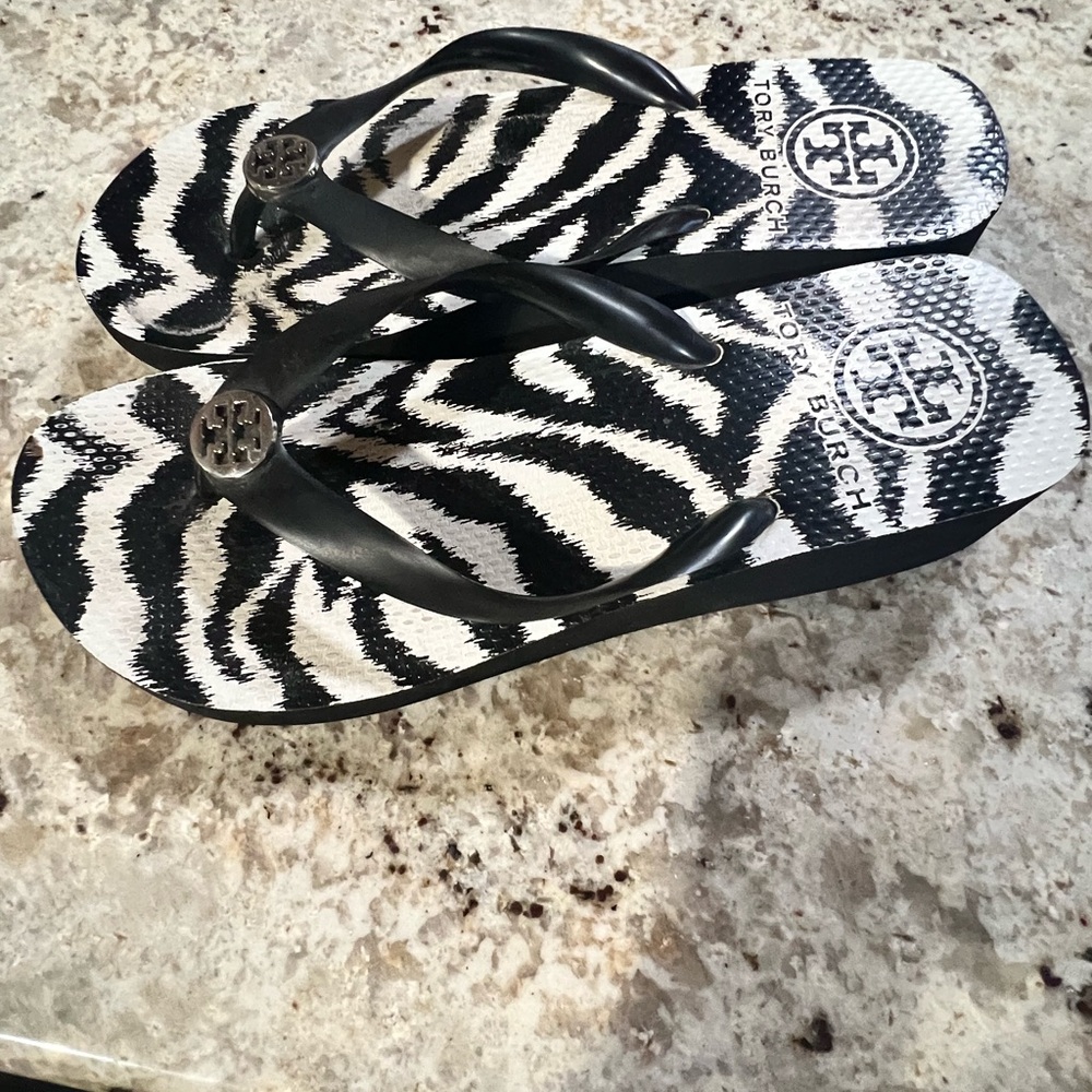 Tory Burch  size 7.5. Flip Flops
Gently used